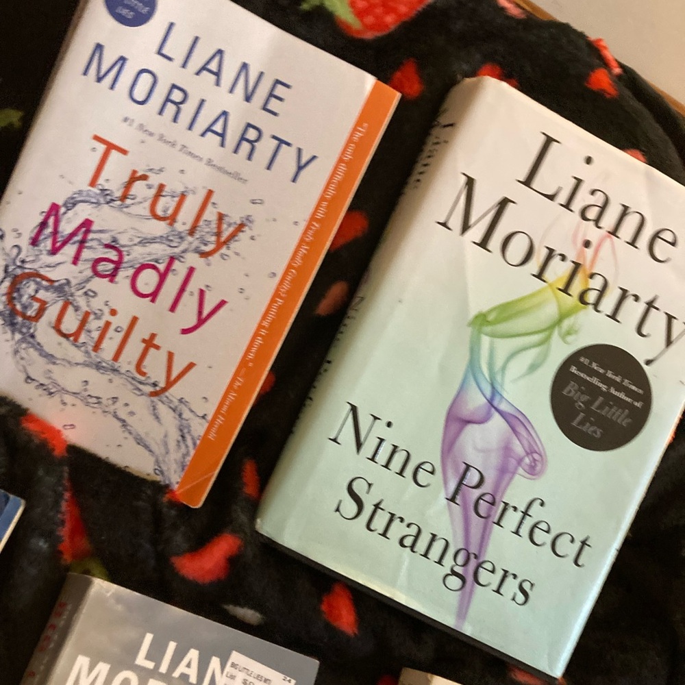 Liane Moriarty Book Bundle 5 books total 1 Hardcover 4 Paperback as pictured - Picture 3 of 5